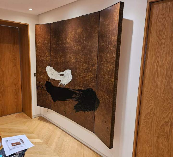Installation et accrochage d'objets d'art Paris